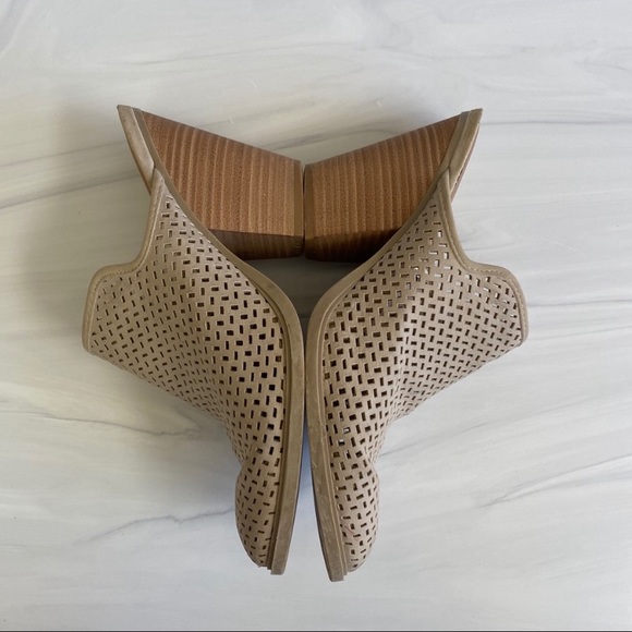 DOLCE VITA Perforated Kenli Pointed Toe Mules - Picture 10 of 13